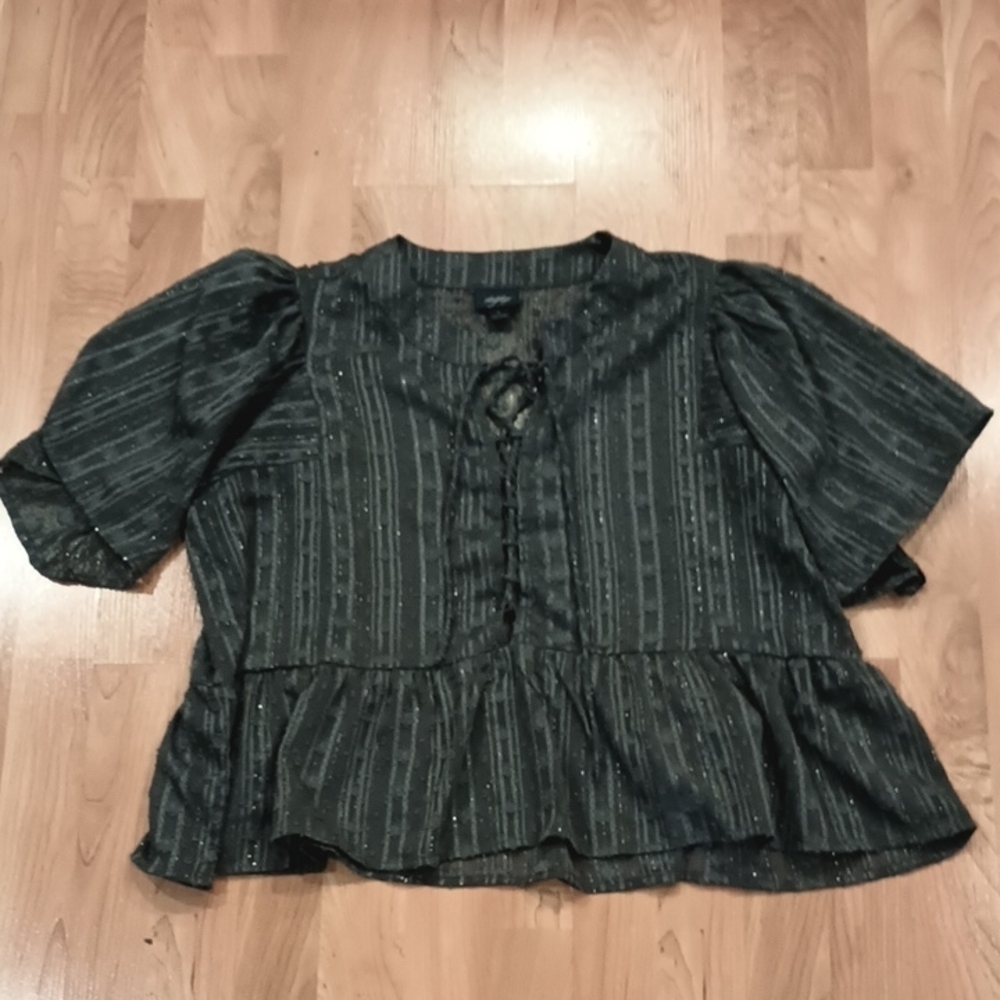 Elegant Gray Striped Women's Top Daytrip Size L